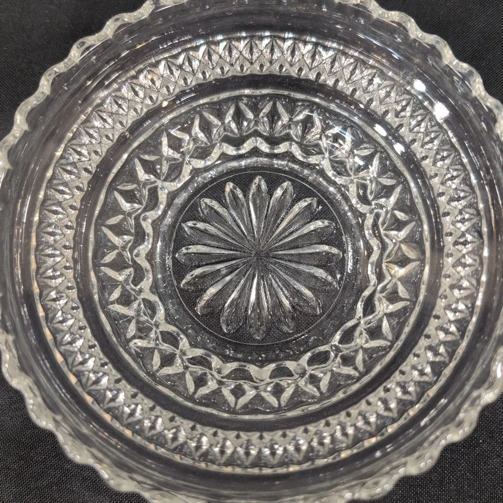Vintage Clear Pressed Glass Bowls Diamond Point Sunburst Scalloped Rim Set of 2 - Picture 3 of 5